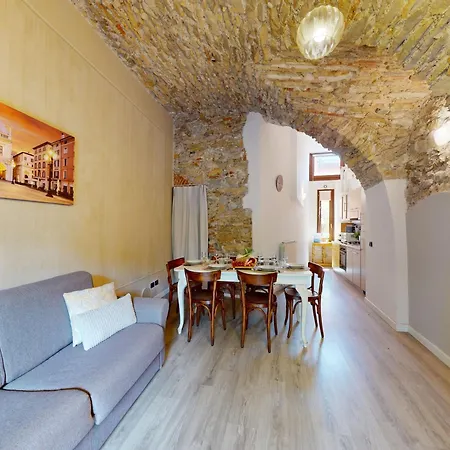 Apartamento La Pietra Del Garda Pool View By Bookinggardalake Manerba del Garda