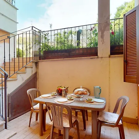 Apartamento La Pietra Del Garda Pool View By Bookinggardalake Manerba del Garda