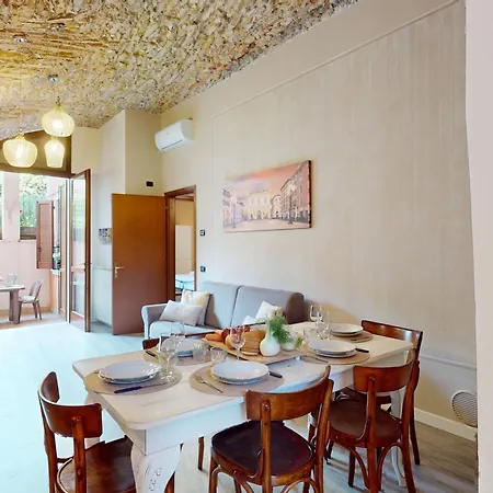 La Pietra Del Garda Pool View By Bookinggardalake Apartamento Manerba del Garda
